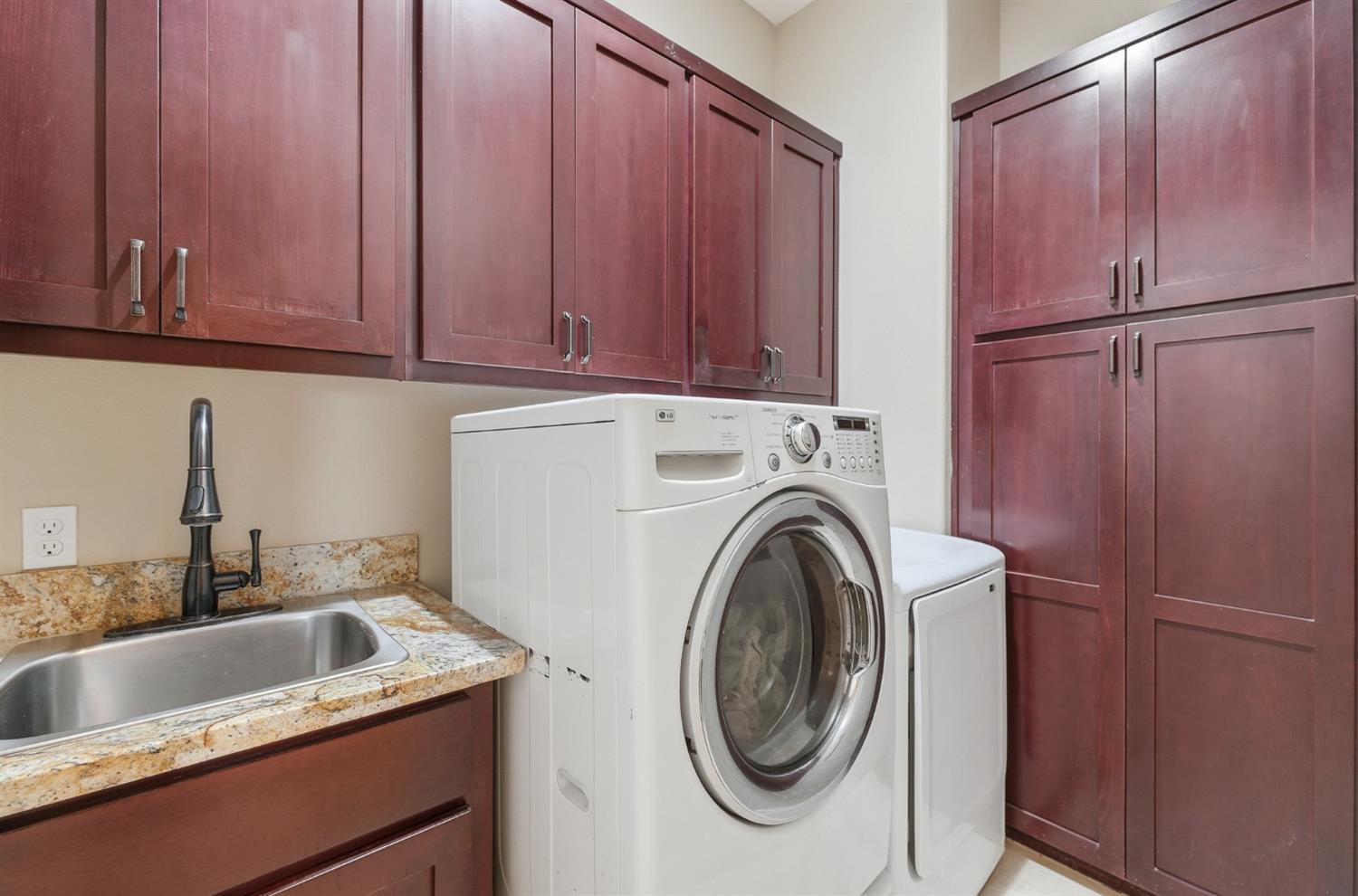 10717 Goldsborough Cir, Oakdale, CA 95361
