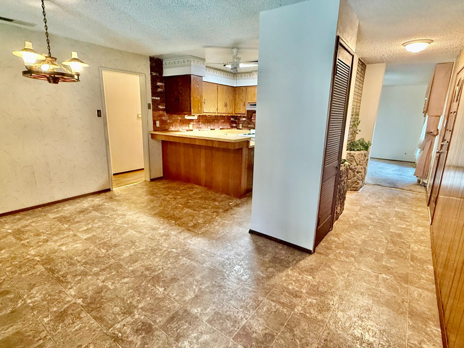 835 Nevada Ave, Los Banos, CA 93635