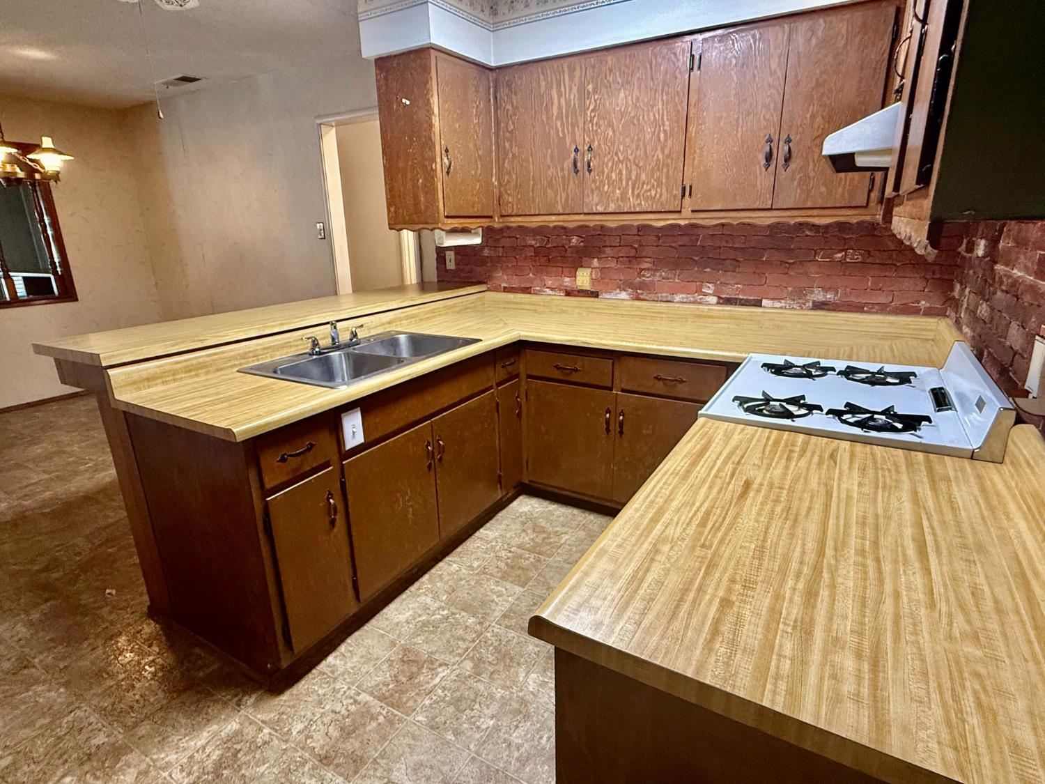 835 Nevada Ave, Los Banos, CA 93635