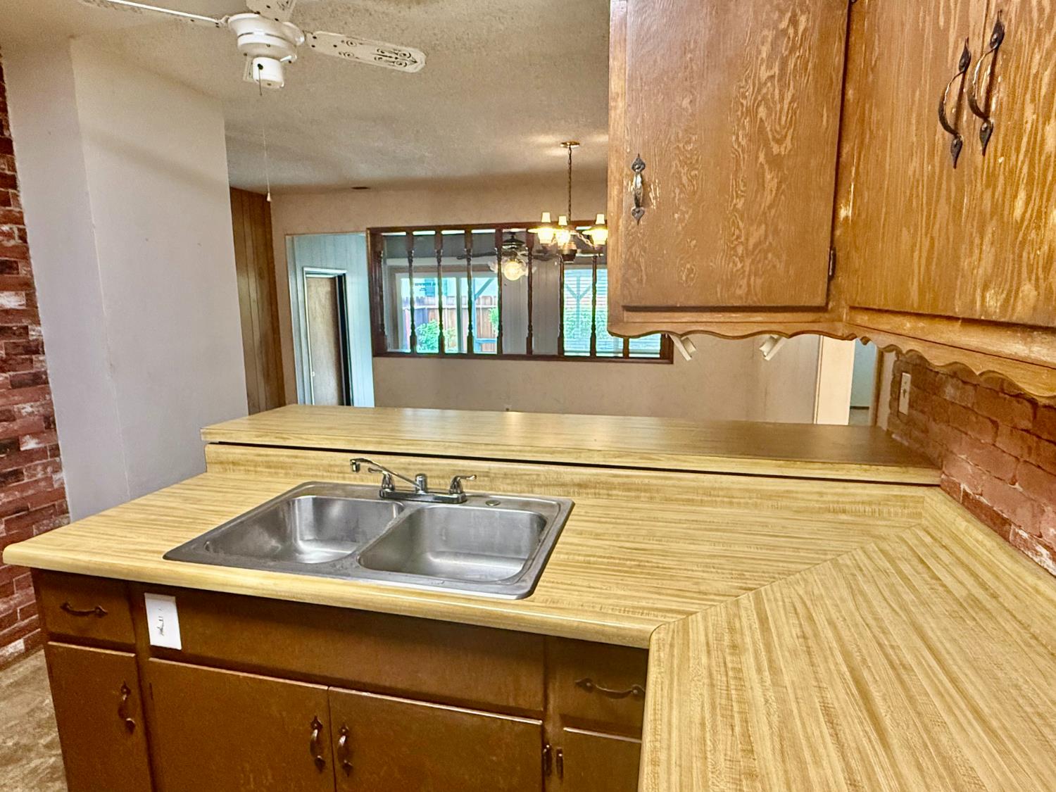 835 Nevada Ave, Los Banos, CA 93635