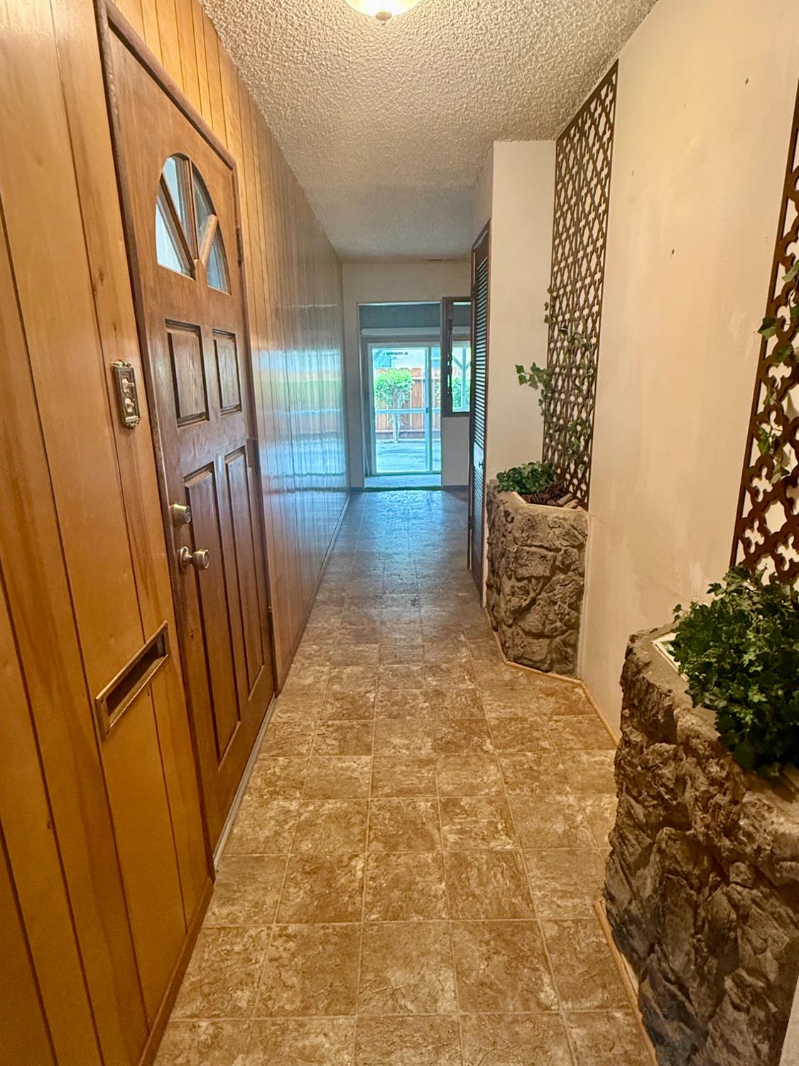 835 Nevada Ave, Los Banos, CA 93635