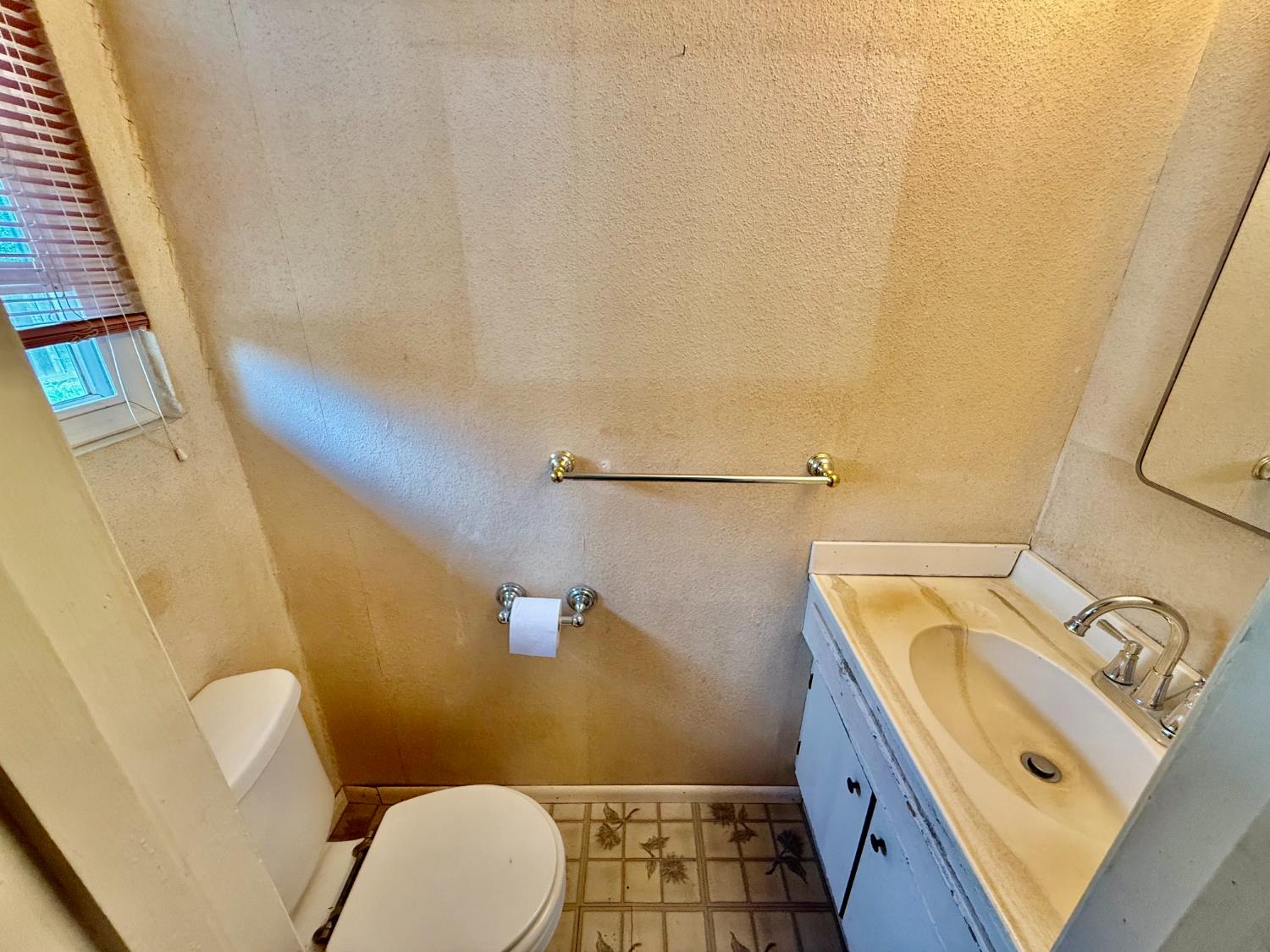 835 Nevada Ave, Los Banos, CA 93635