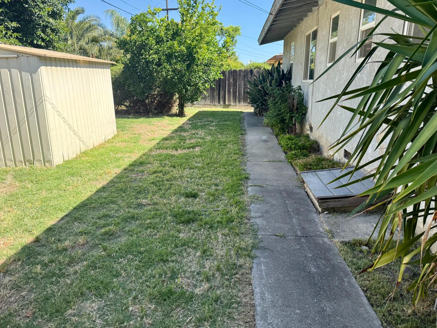835 Nevada Ave, Los Banos, CA 93635