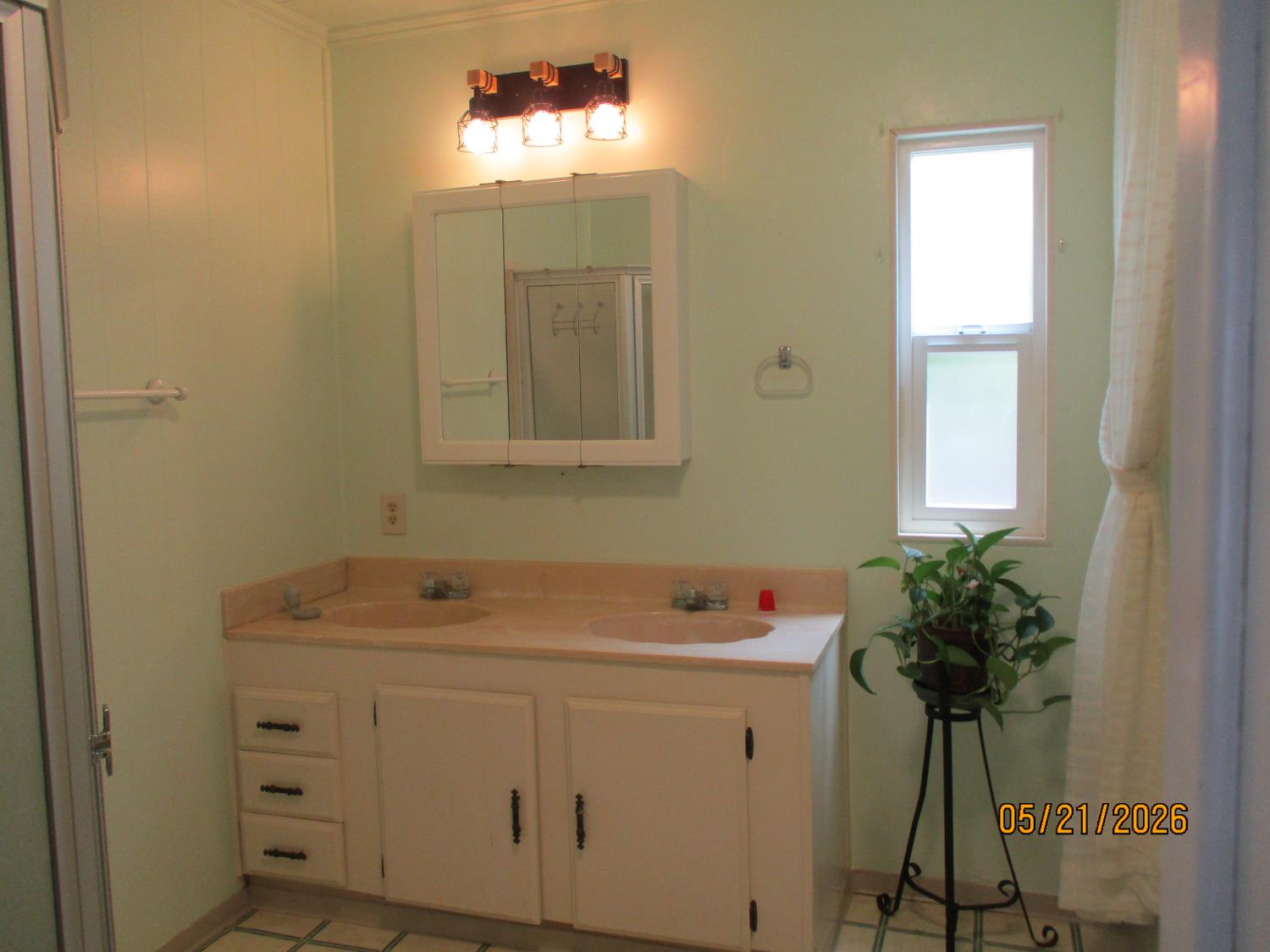 24 Schooner Ln, Modesto, CA 95356