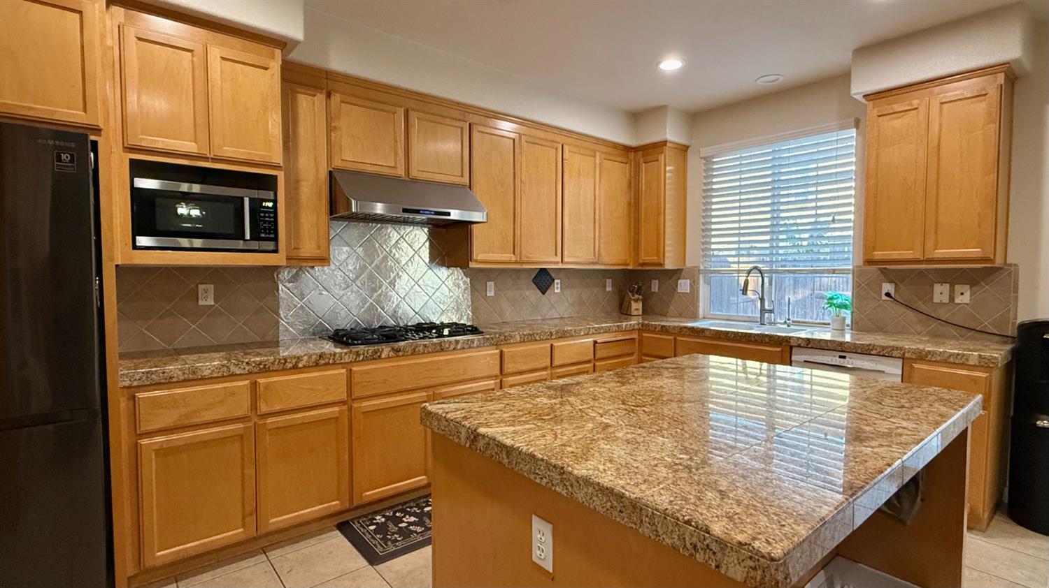 1350 Snake Creek Dr, Patterson, CA 95363