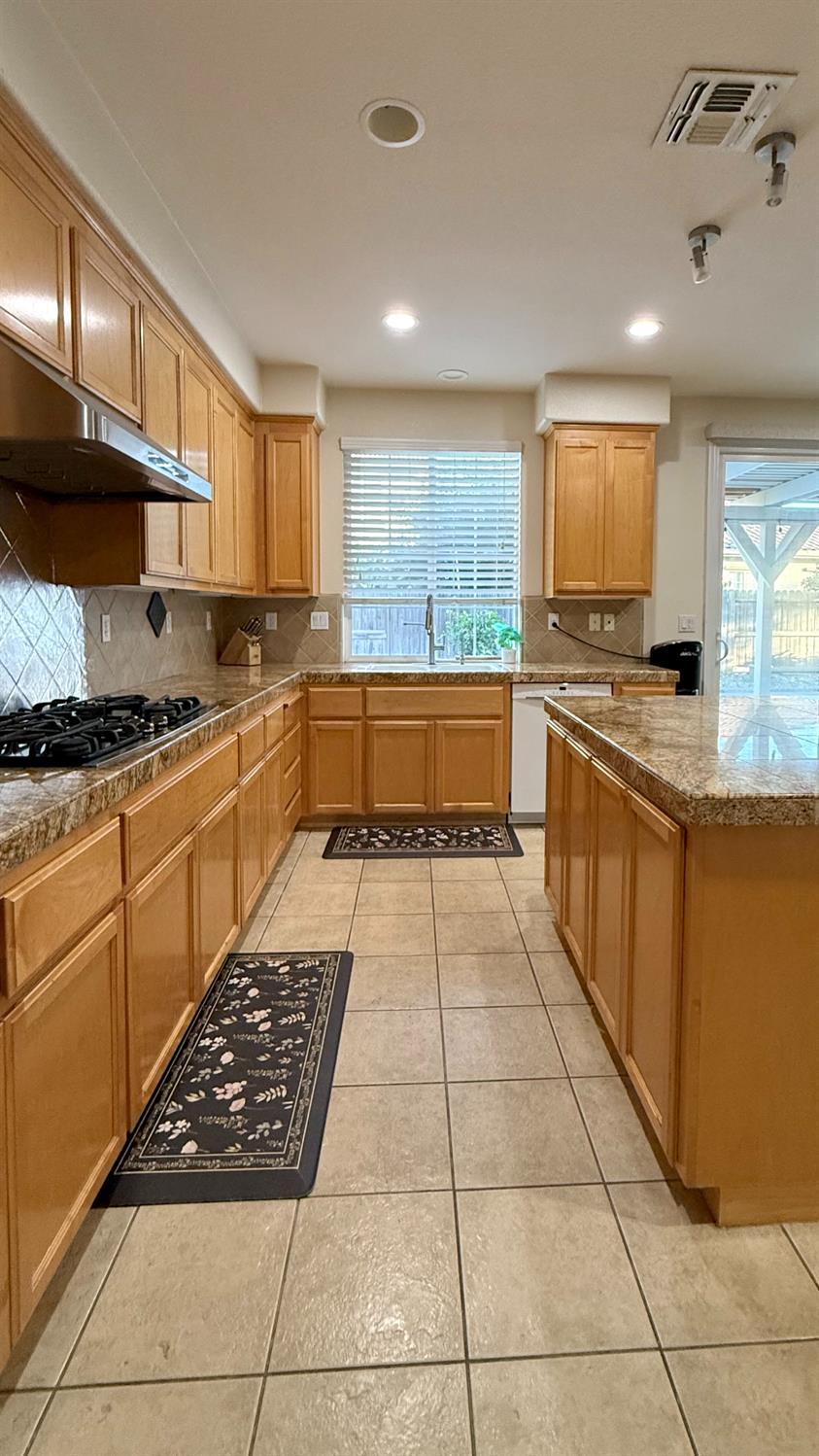 1350 Snake Creek Dr, Patterson, CA 95363