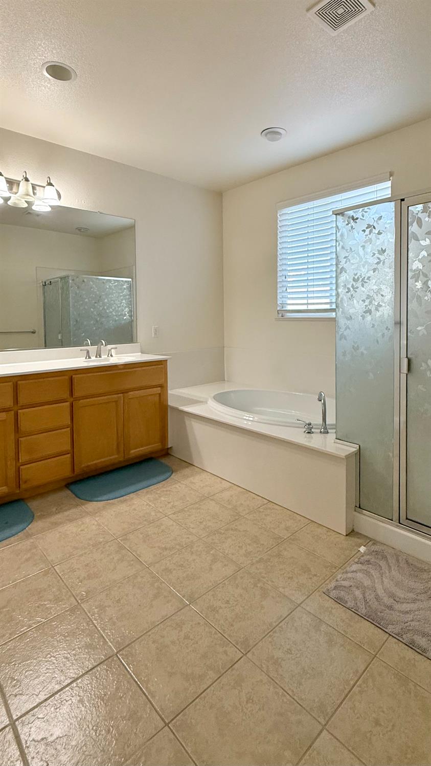 1350 Snake Creek Dr, Patterson, CA 95363