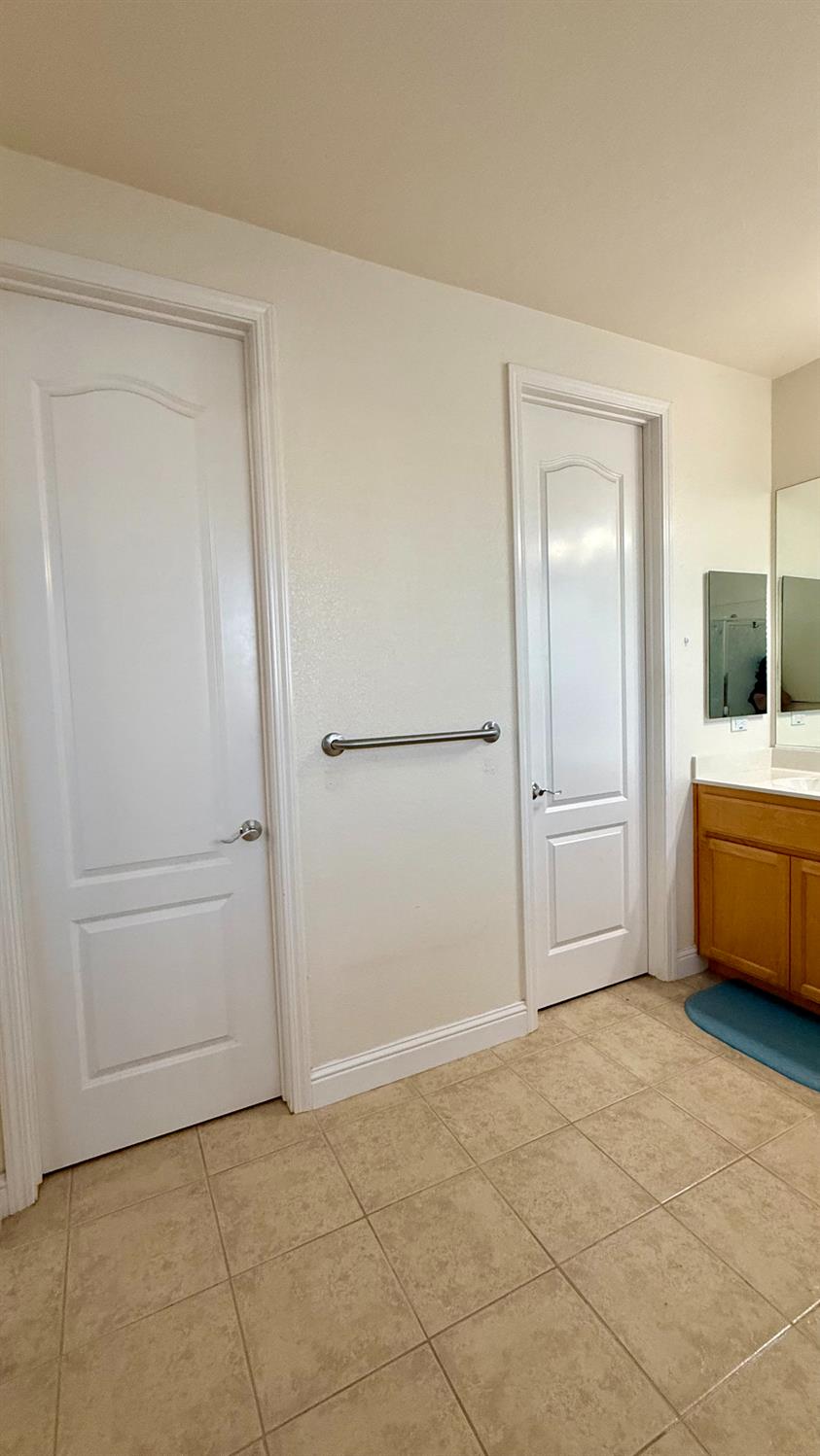 1350 Snake Creek Dr, Patterson, CA 95363