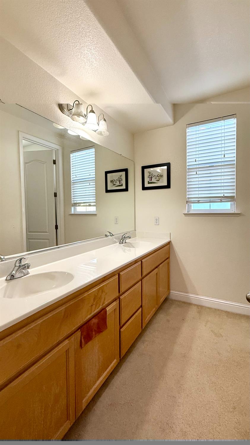 1350 Snake Creek Dr, Patterson, CA 95363