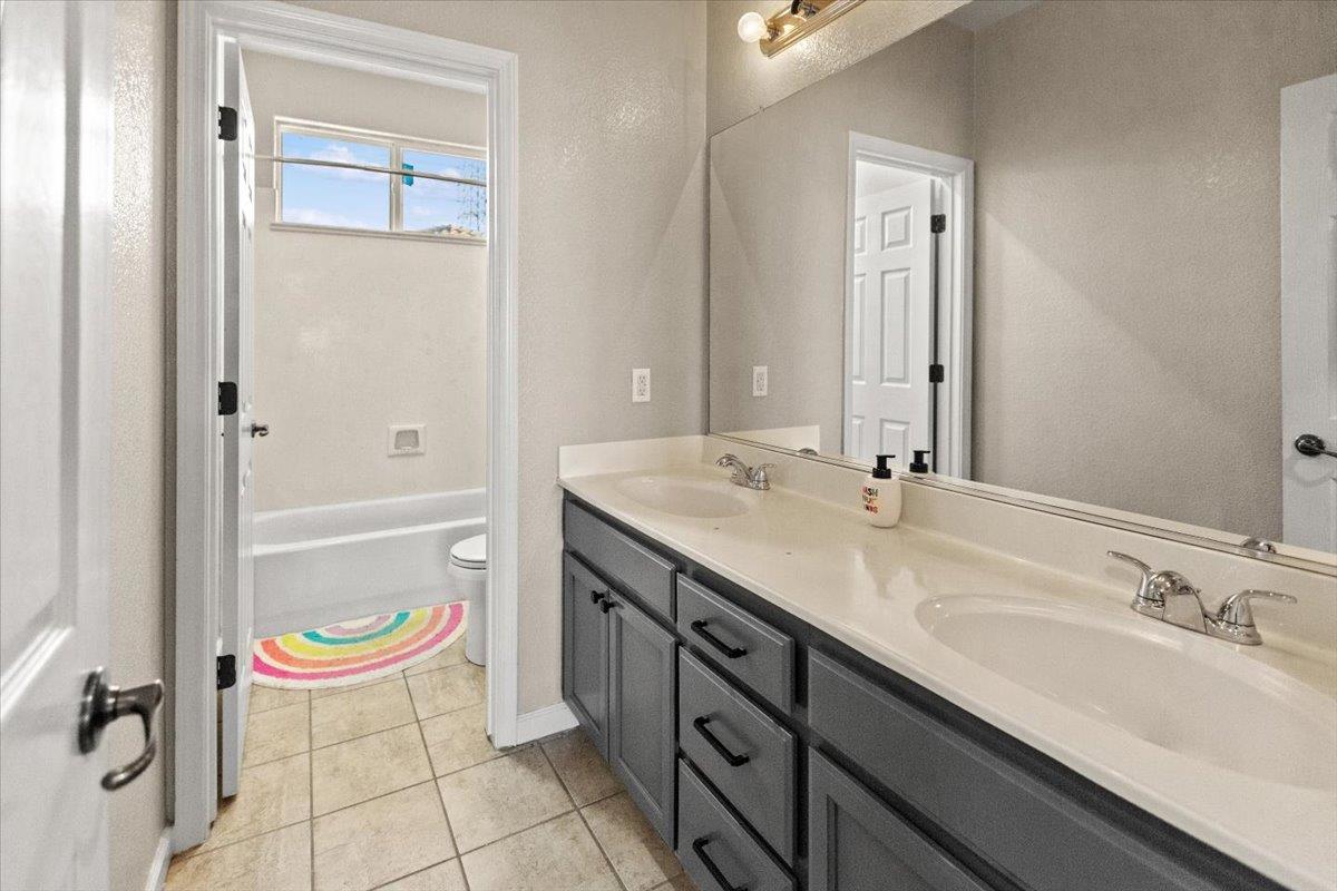 5209 Sire Ct, Riverbank, CA 95367