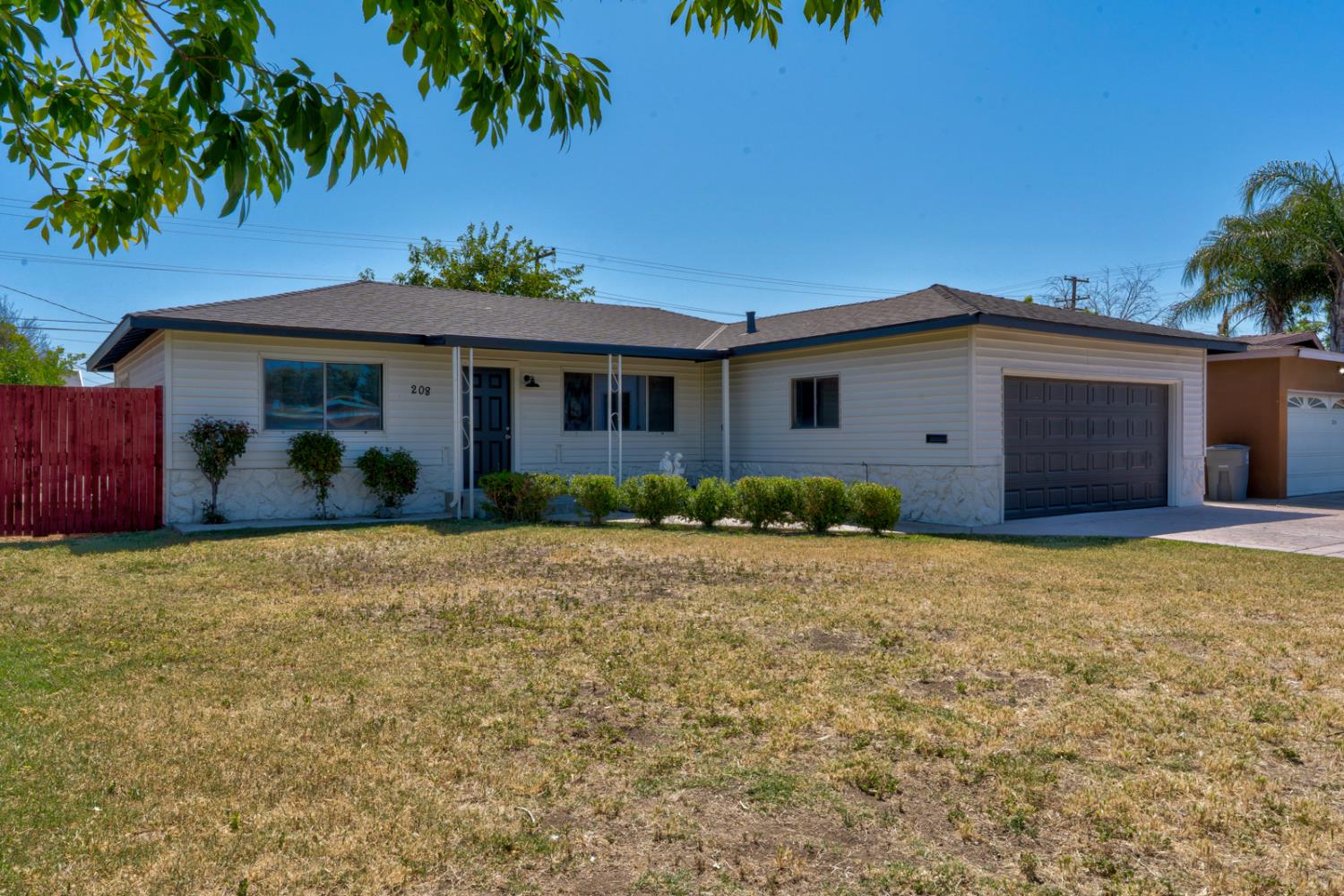 208 N Santa Rita St, Los Banos, CA 93635