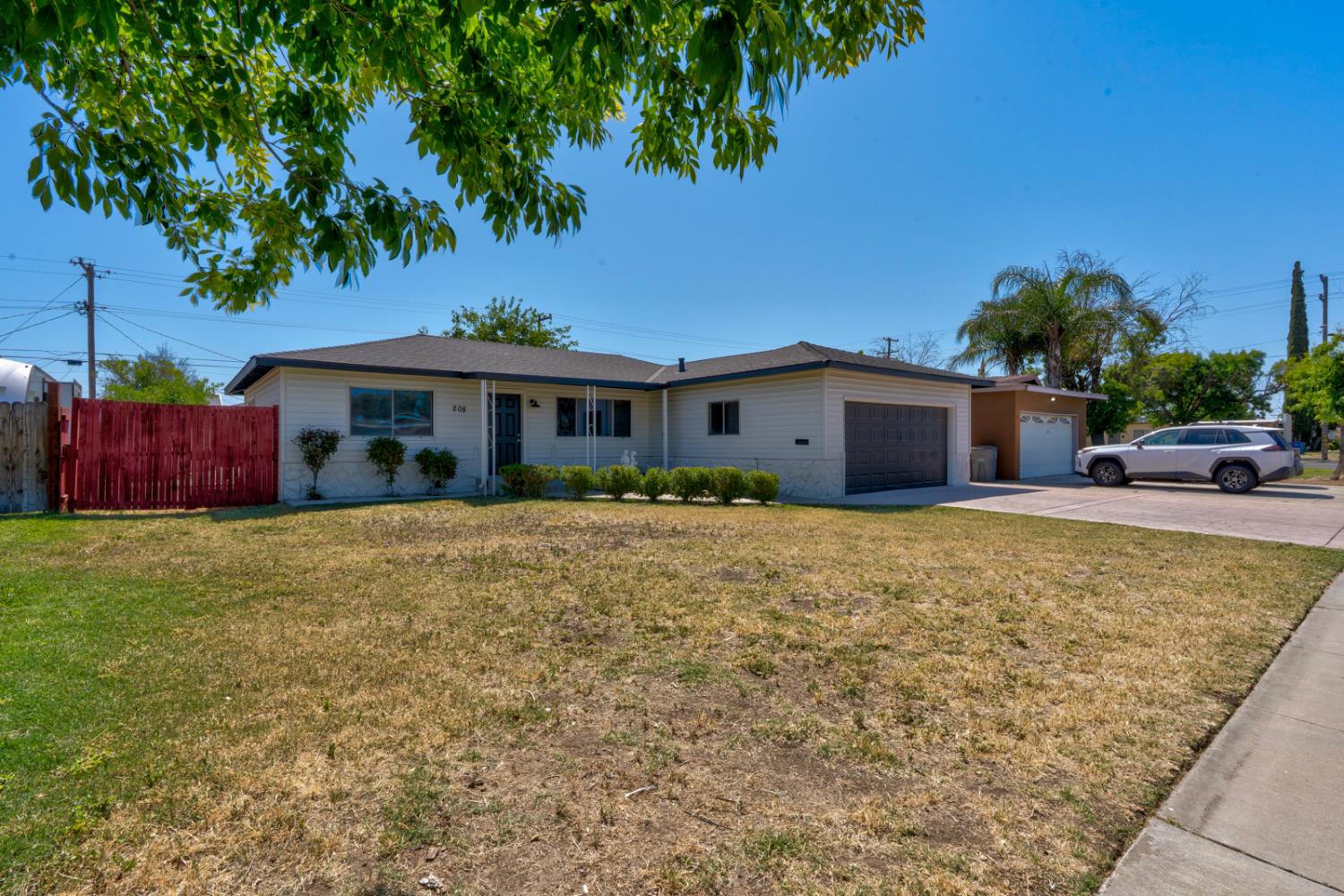 208 N Santa Rita St, Los Banos, CA 93635