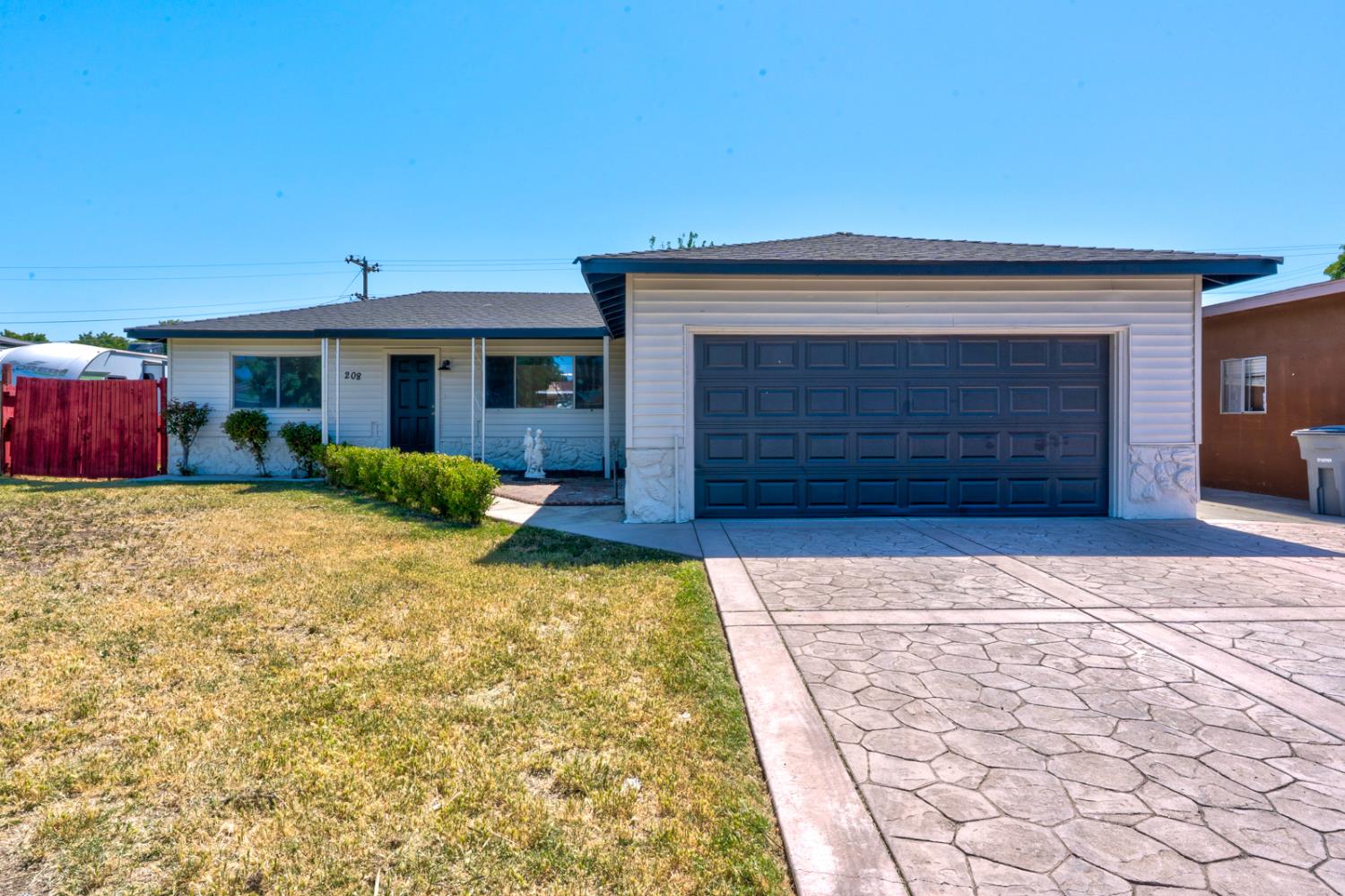 208 N Santa Rita St, Los Banos, CA 93635