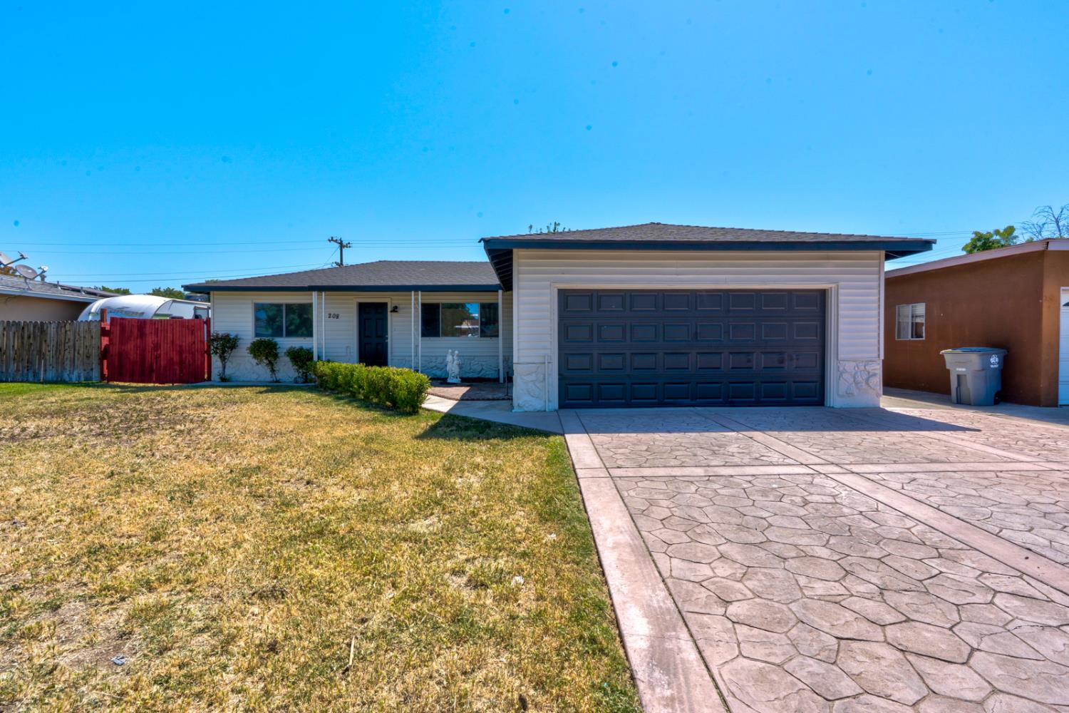 208 N Santa Rita St, Los Banos, CA 93635