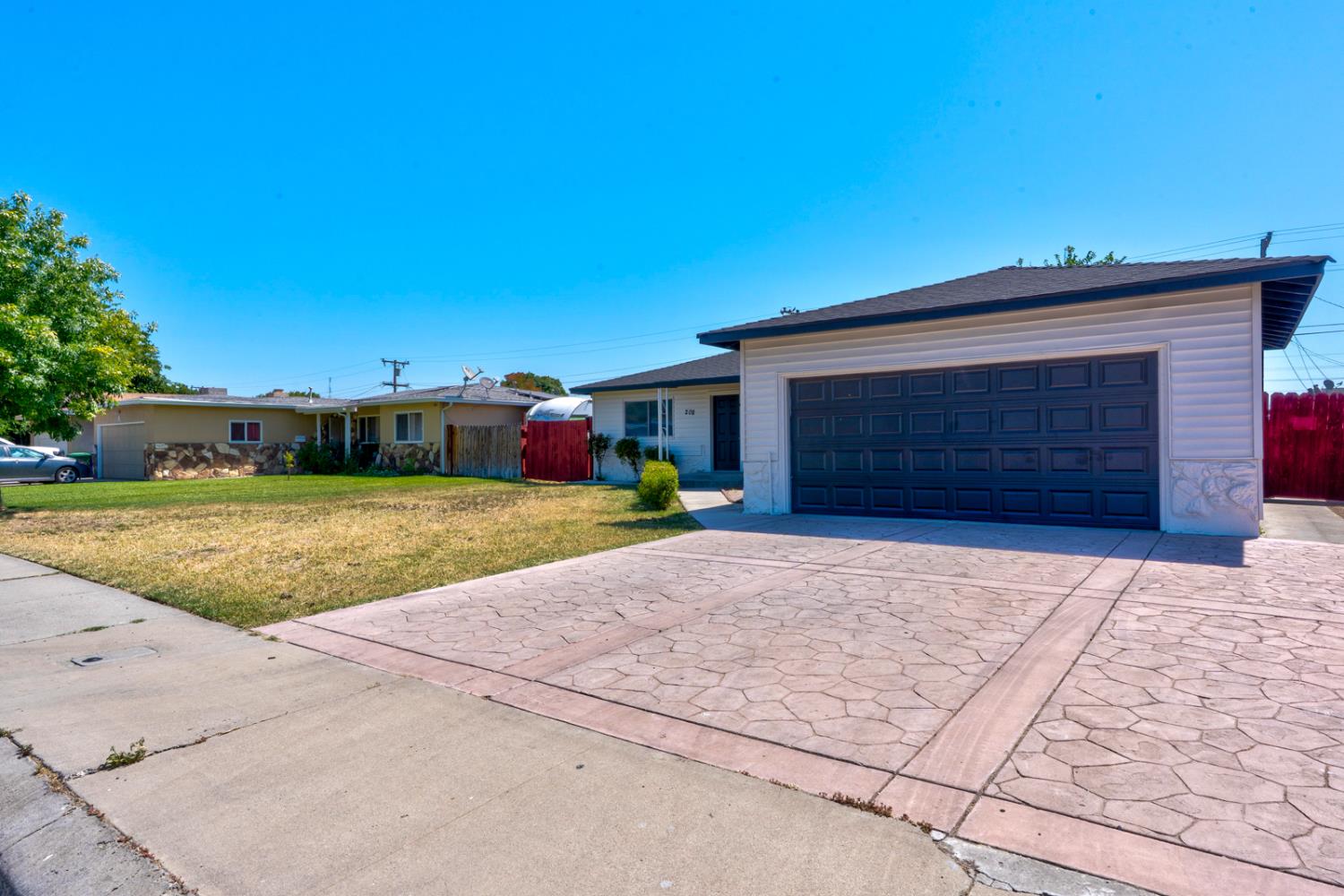 208 N Santa Rita St, Los Banos, CA 93635
