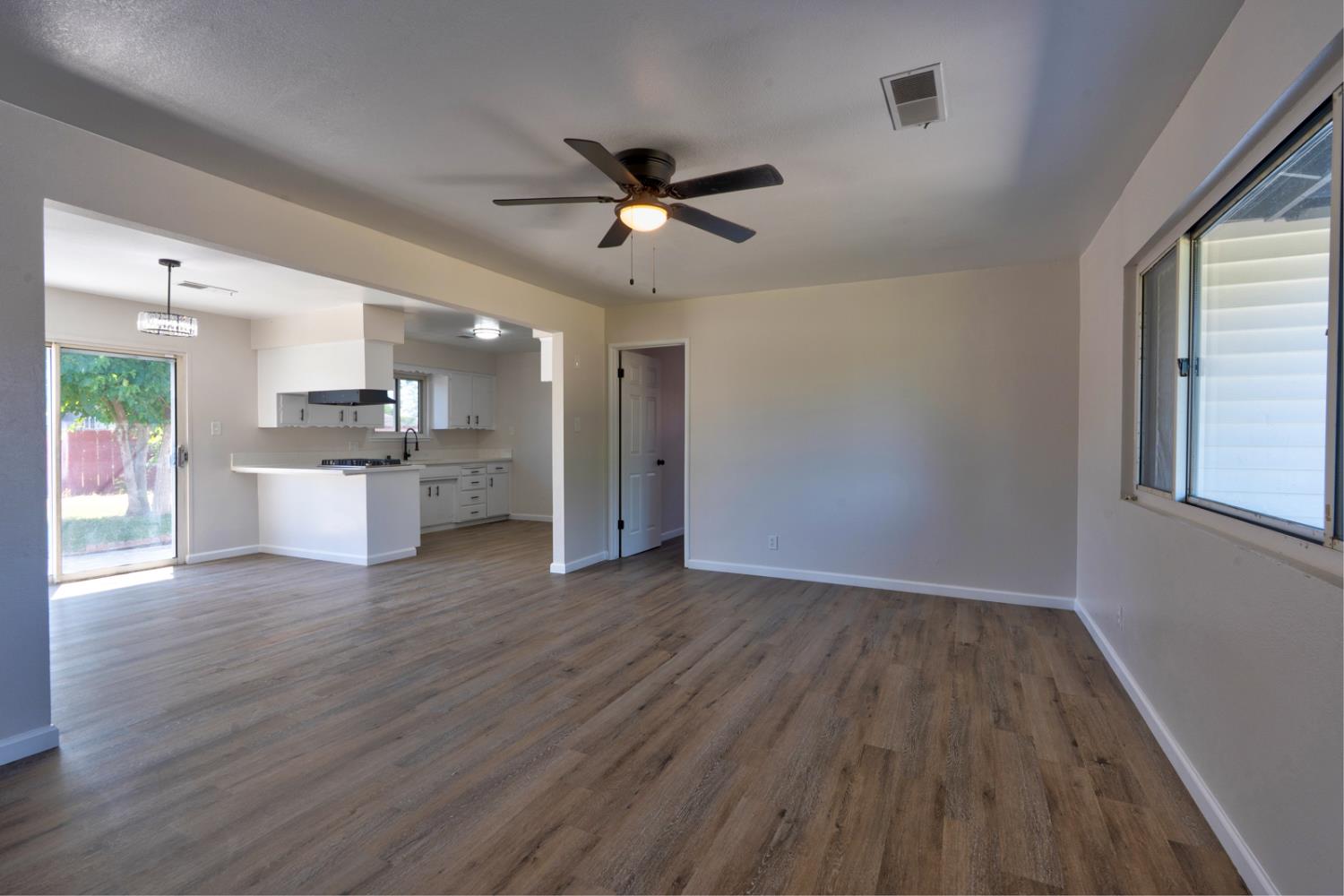 208 N Santa Rita St, Los Banos, CA 93635