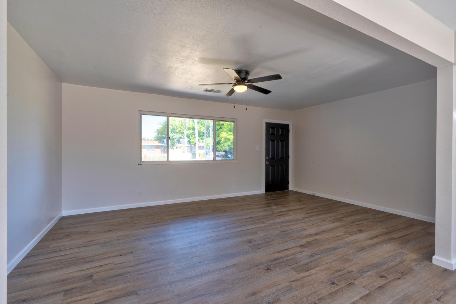 208 N Santa Rita St, Los Banos, CA 93635