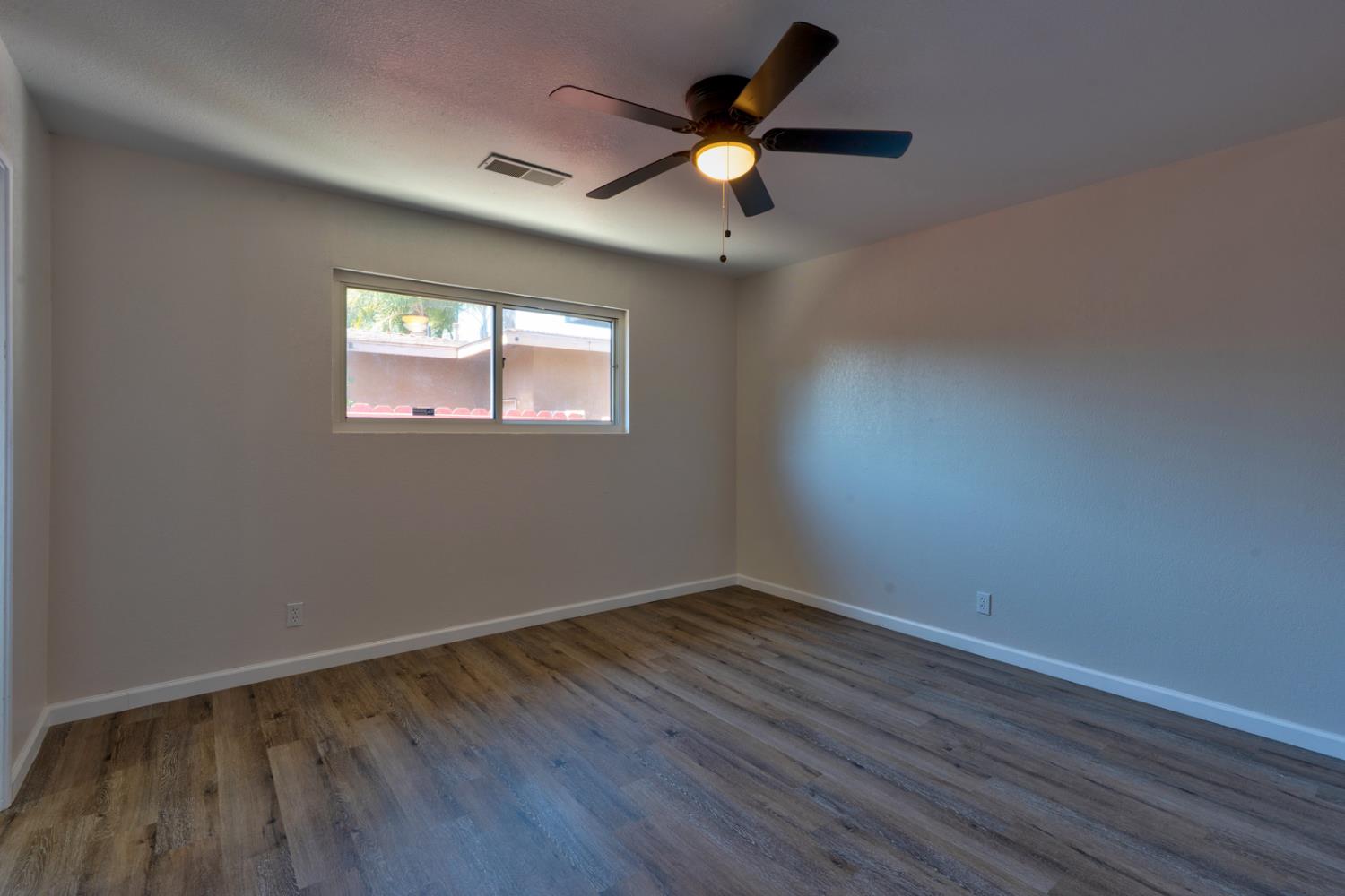208 N Santa Rita St, Los Banos, CA 93635