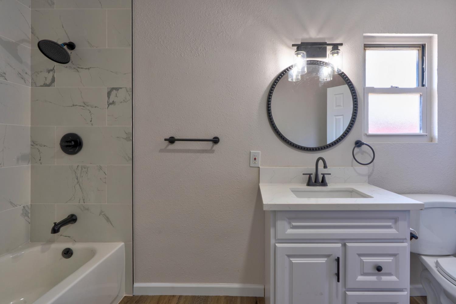 208 N Santa Rita St, Los Banos, CA 93635