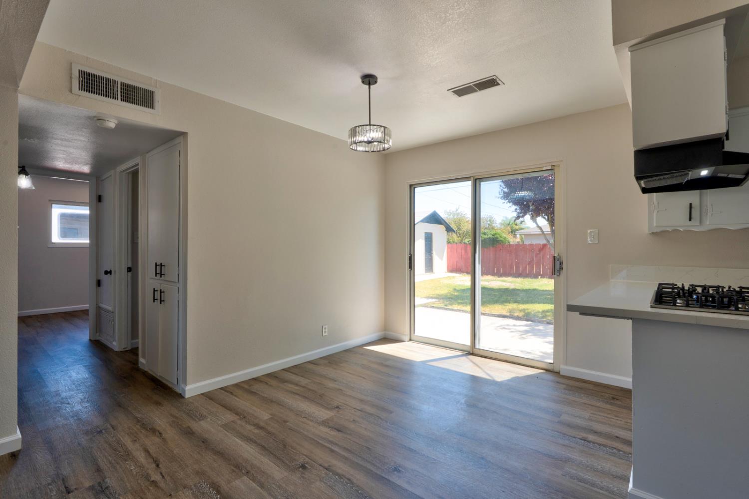 208 N Santa Rita St, Los Banos, CA 93635