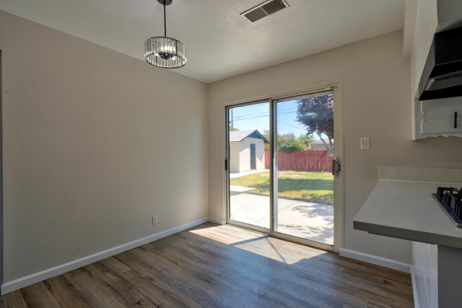 208 N Santa Rita St, Los Banos, CA 93635