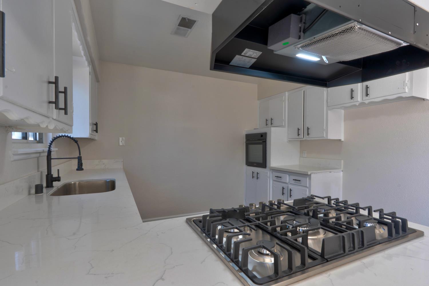 208 N Santa Rita St, Los Banos, CA 93635
