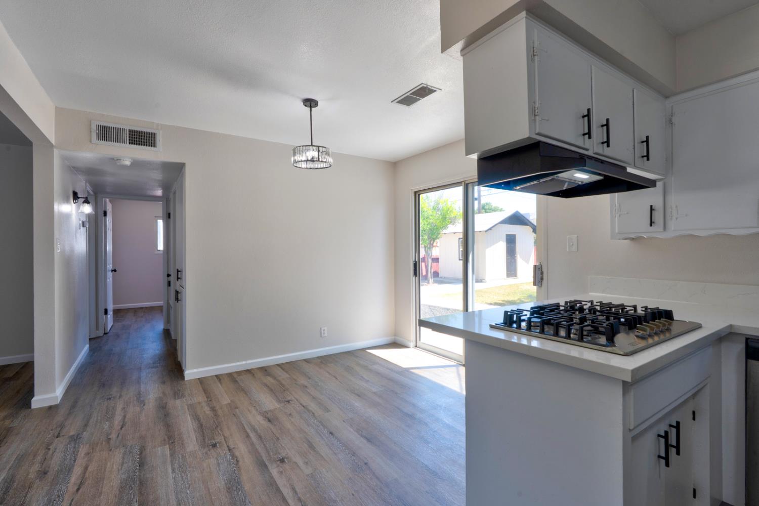 208 N Santa Rita St, Los Banos, CA 93635