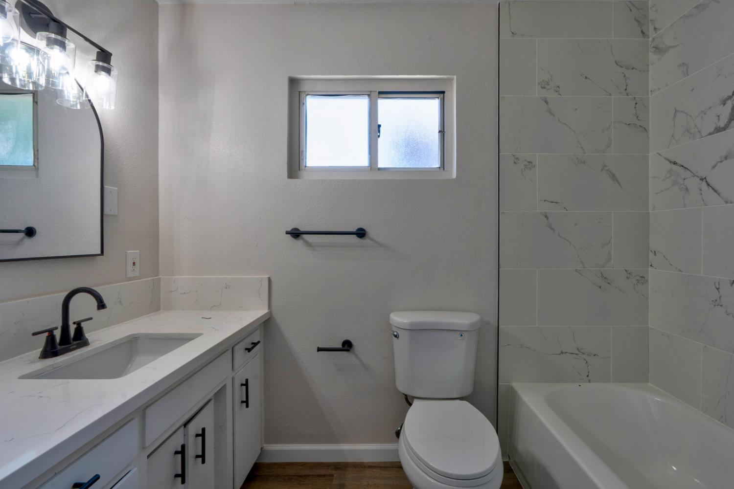 208 N Santa Rita St, Los Banos, CA 93635