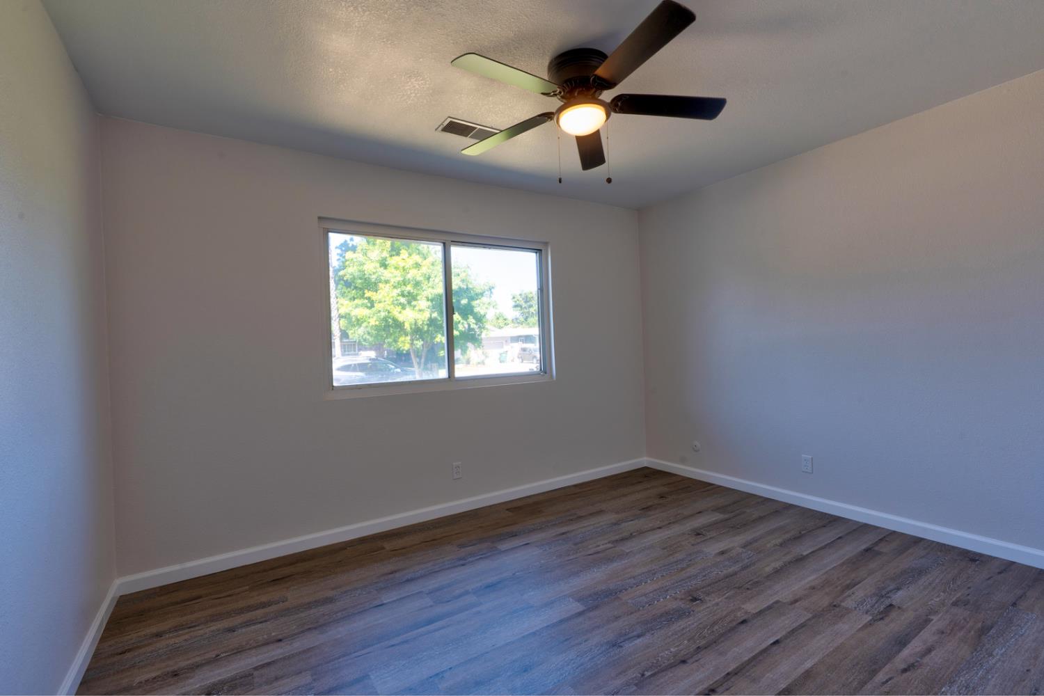 208 N Santa Rita St, Los Banos, CA 93635