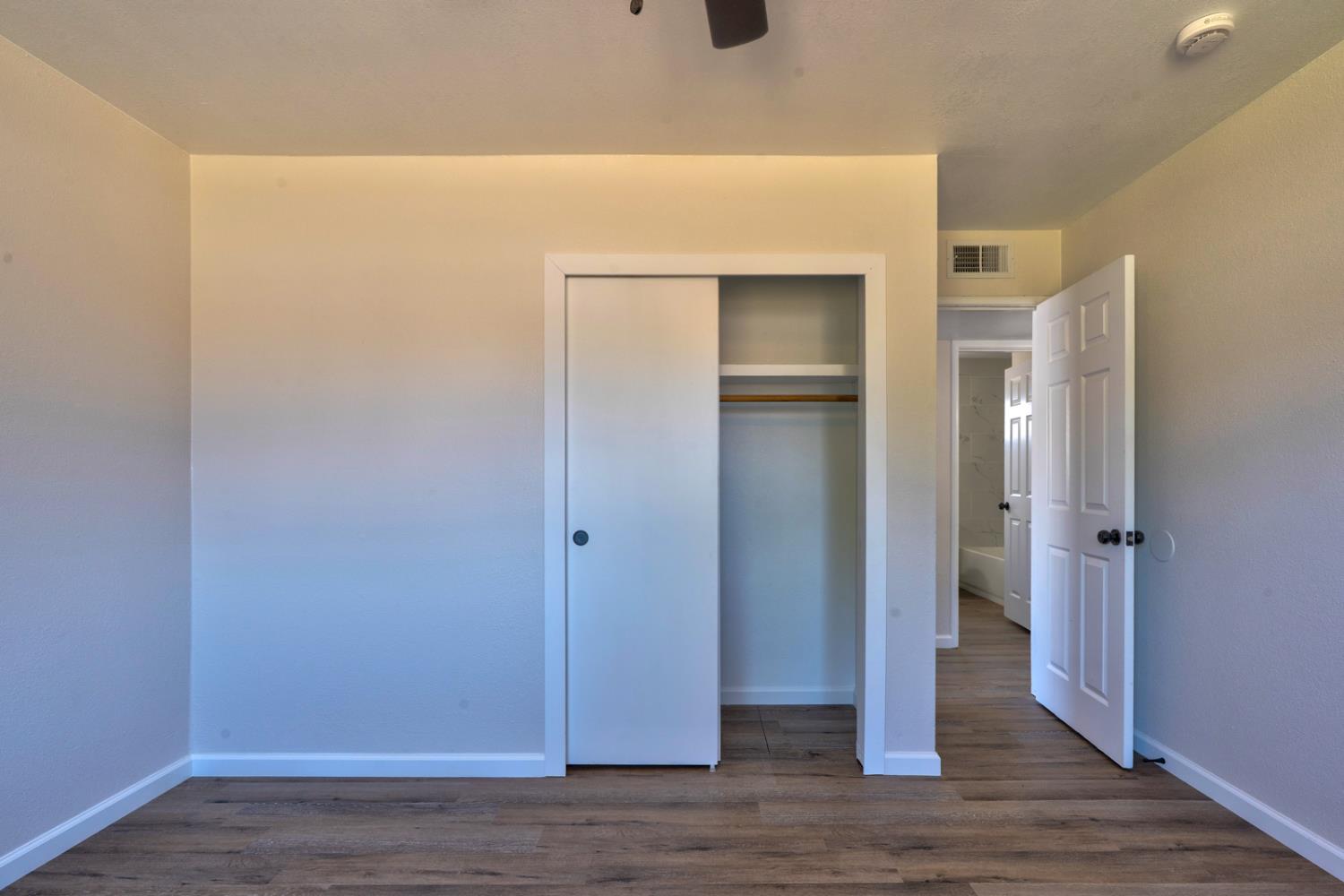 208 N Santa Rita St, Los Banos, CA 93635