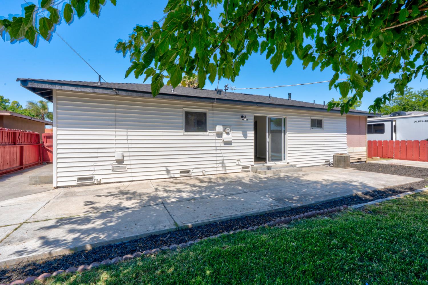 208 N Santa Rita St, Los Banos, CA 93635