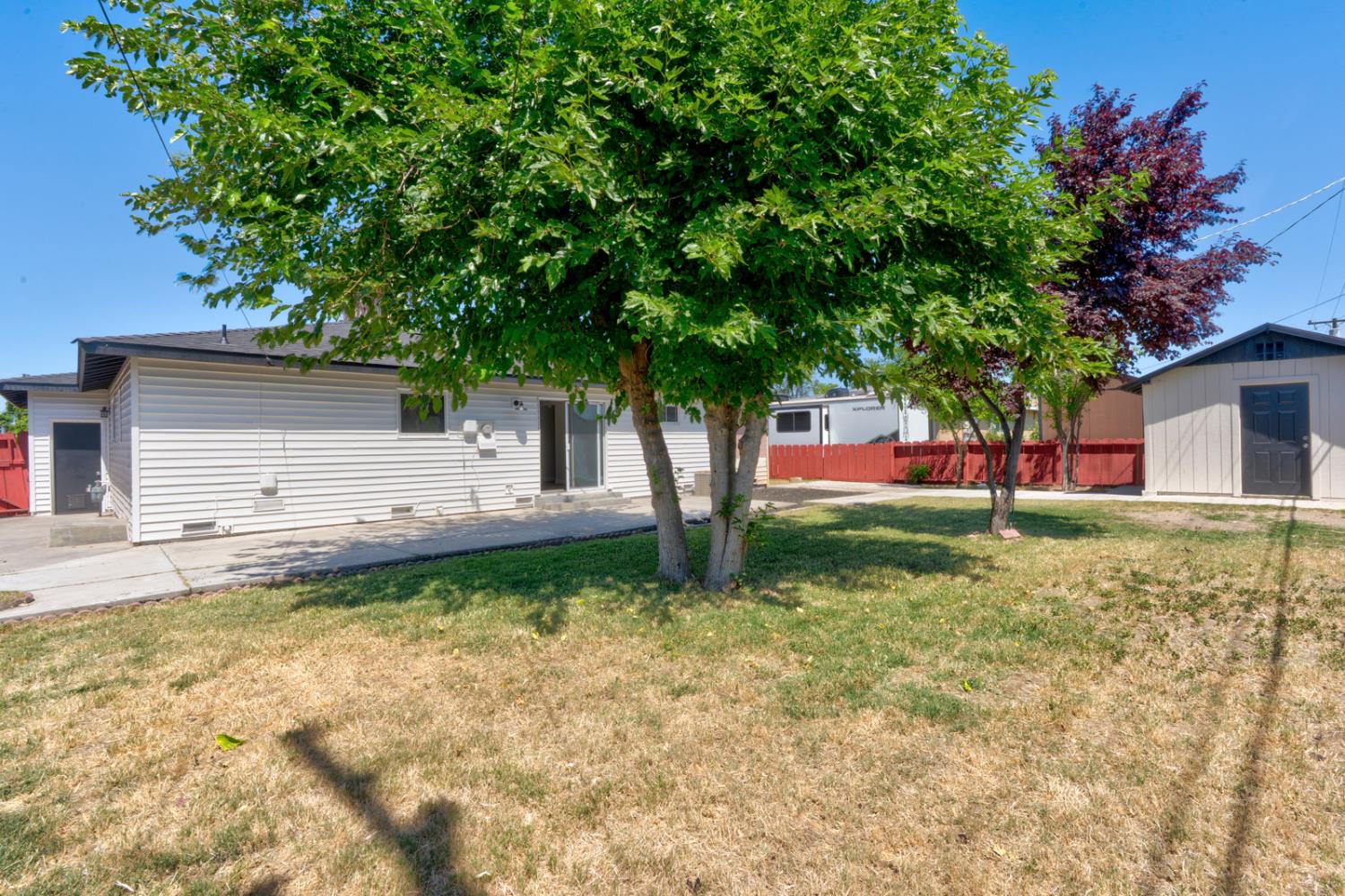 208 N Santa Rita St, Los Banos, CA 93635