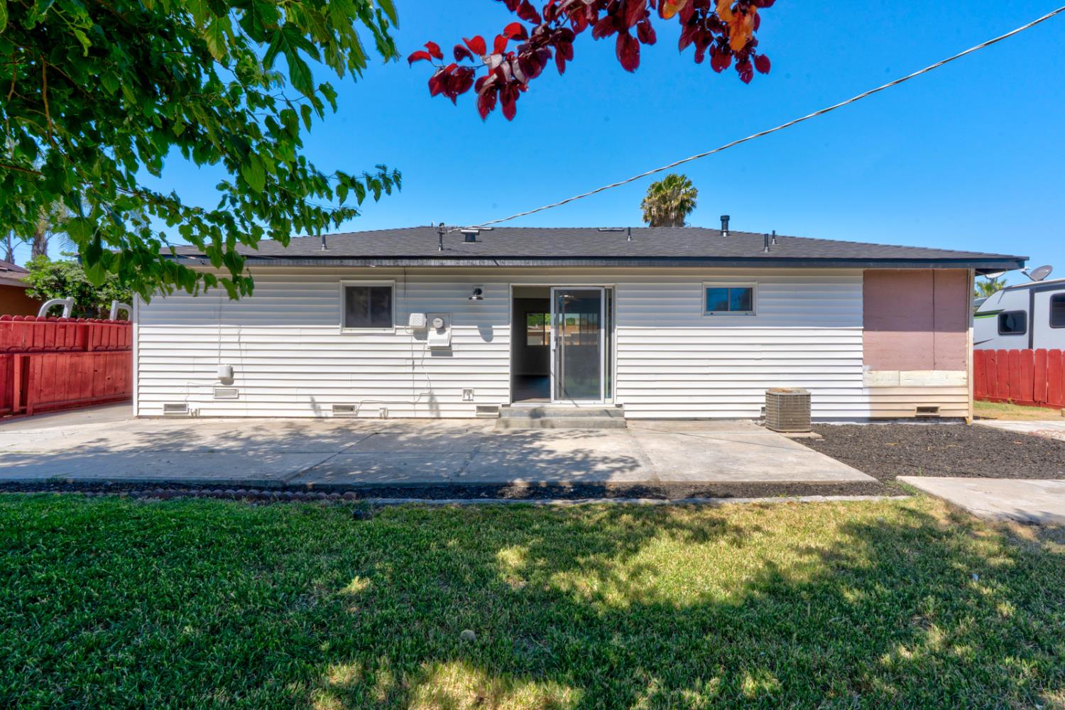 208 N Santa Rita St, Los Banos, CA 93635