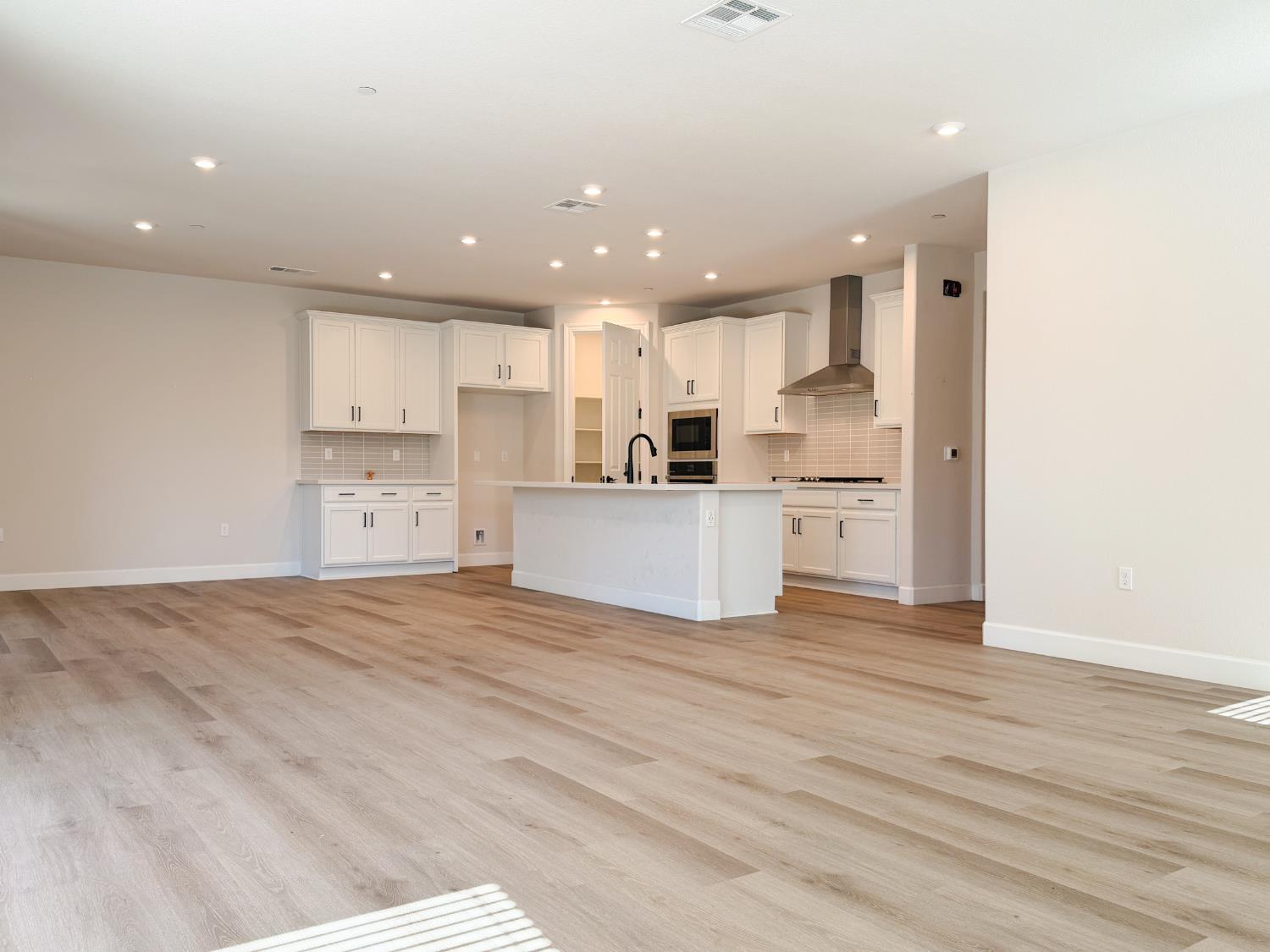 2158 Geneva Way, Manteca, CA 95337
