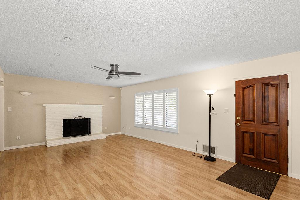 1604 Walnut Ave, Escalon, CA 95320