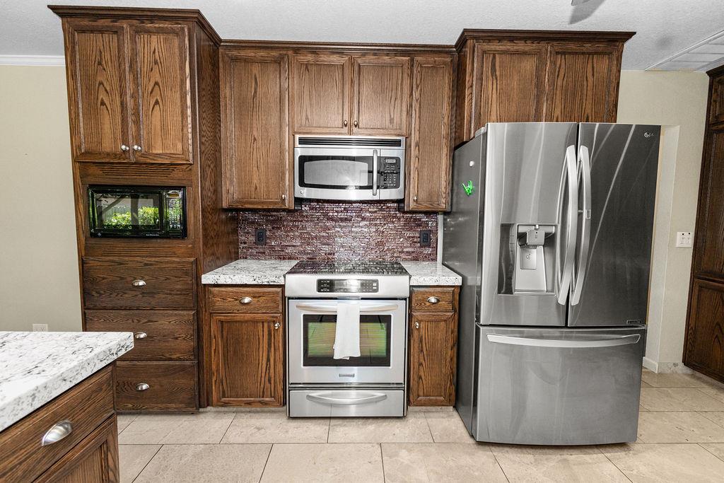 1604 Walnut Ave, Escalon, CA 95320
