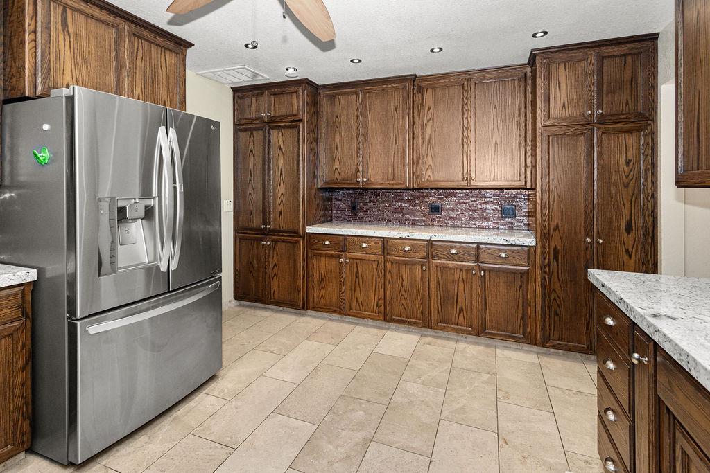 1604 Walnut Ave, Escalon, CA 95320