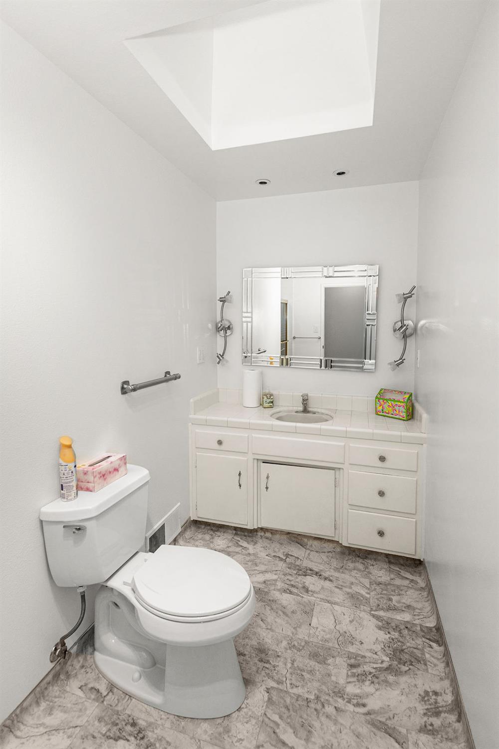 1604 Walnut Ave, Escalon, CA 95320