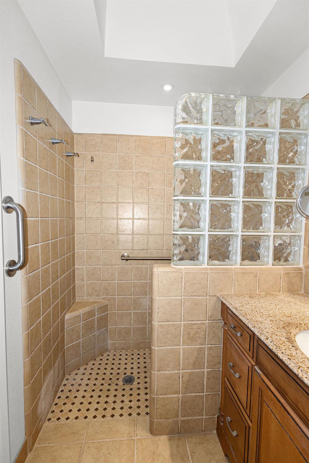 1604 Walnut Ave, Escalon, CA 95320