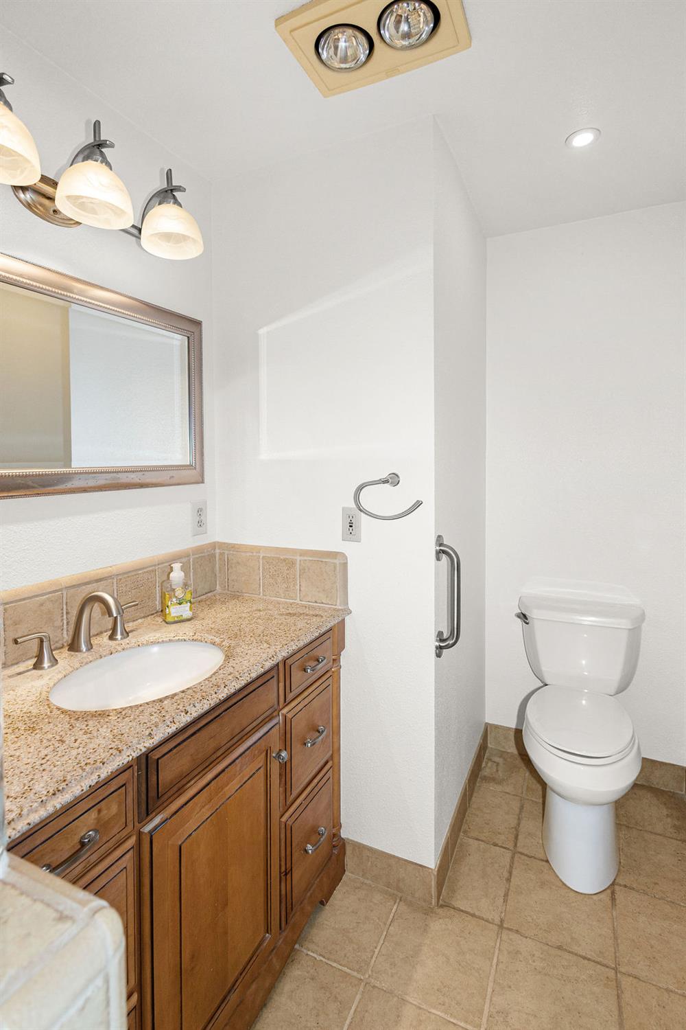 1604 Walnut Ave, Escalon, CA 95320