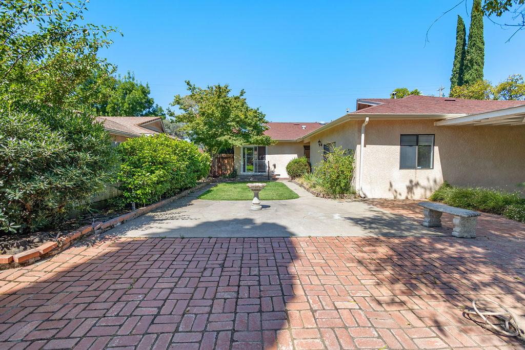 1604 Walnut Ave, Escalon, CA 95320