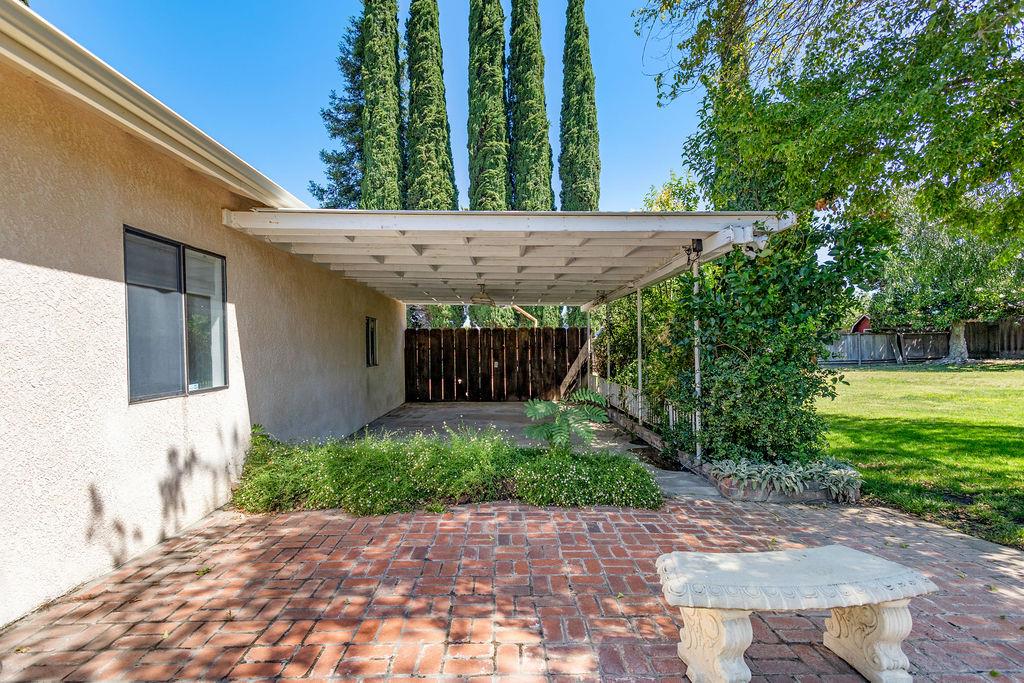 1604 Walnut Ave, Escalon, CA 95320