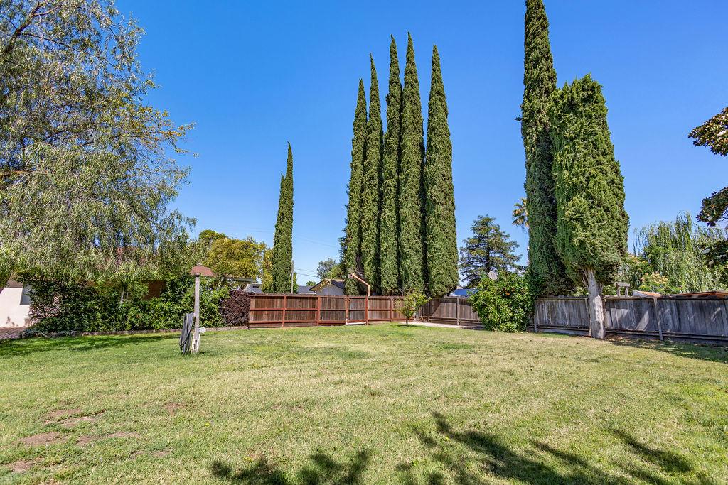 1604 Walnut Ave, Escalon, CA 95320