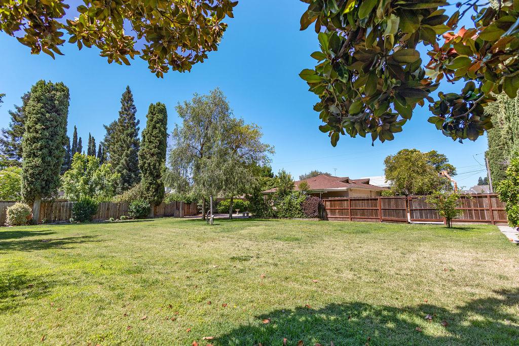 1604 Walnut Ave, Escalon, CA 95320