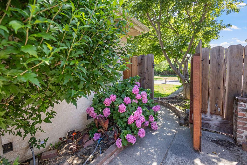 1604 Walnut Ave, Escalon, CA 95320