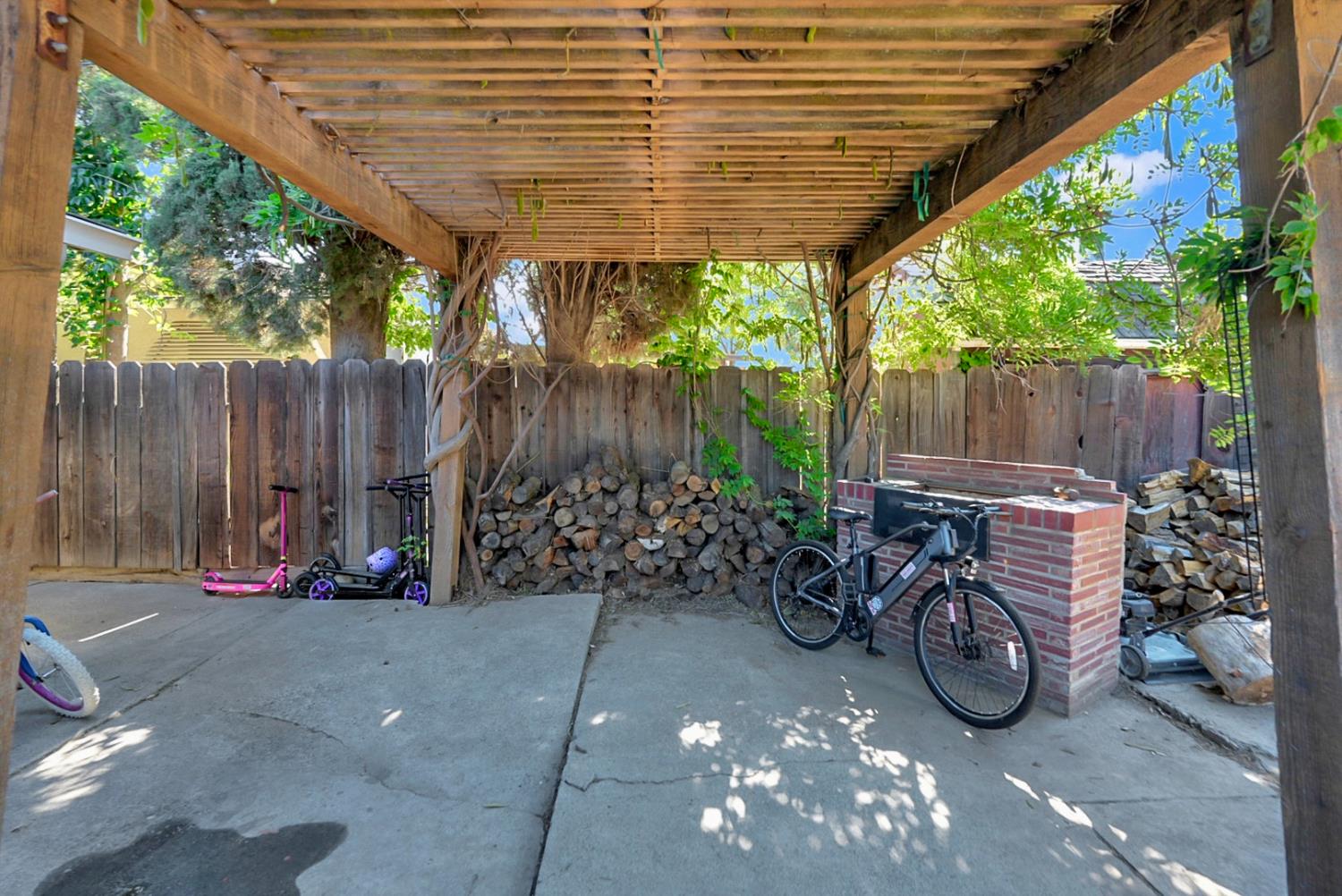 1226 Chehalem Dr, Modesto, CA 95350
