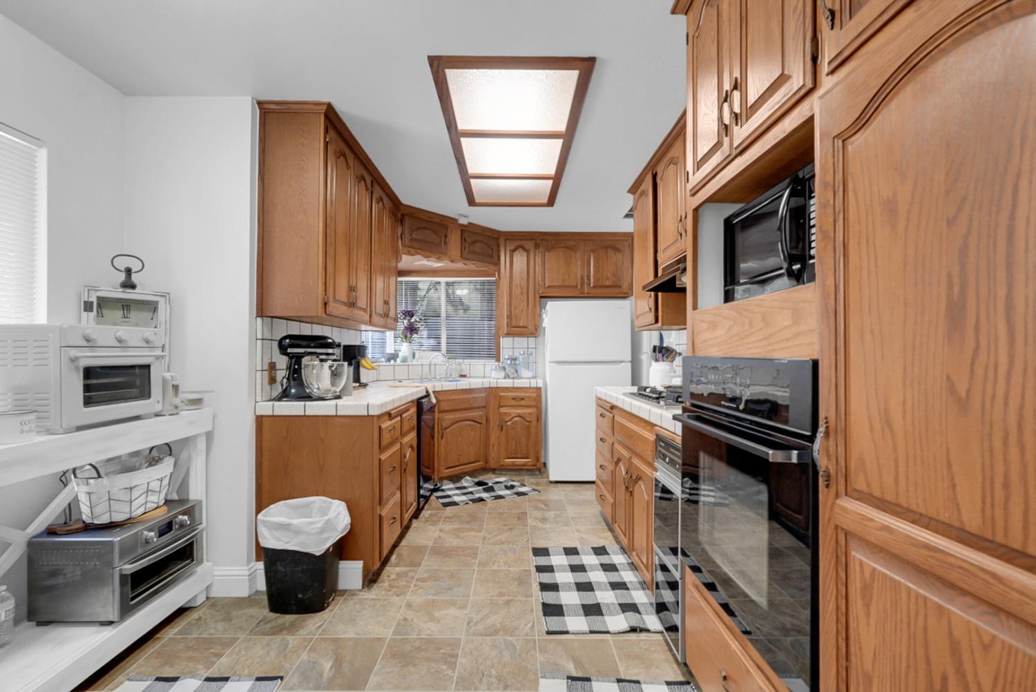 1226 Chehalem Dr, Modesto, CA 95350