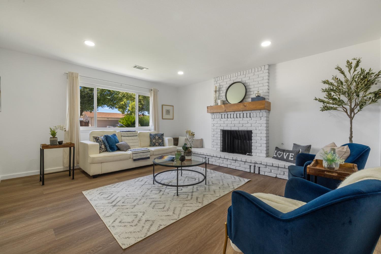 1744 Darwin Ct, Ceres, CA 95307