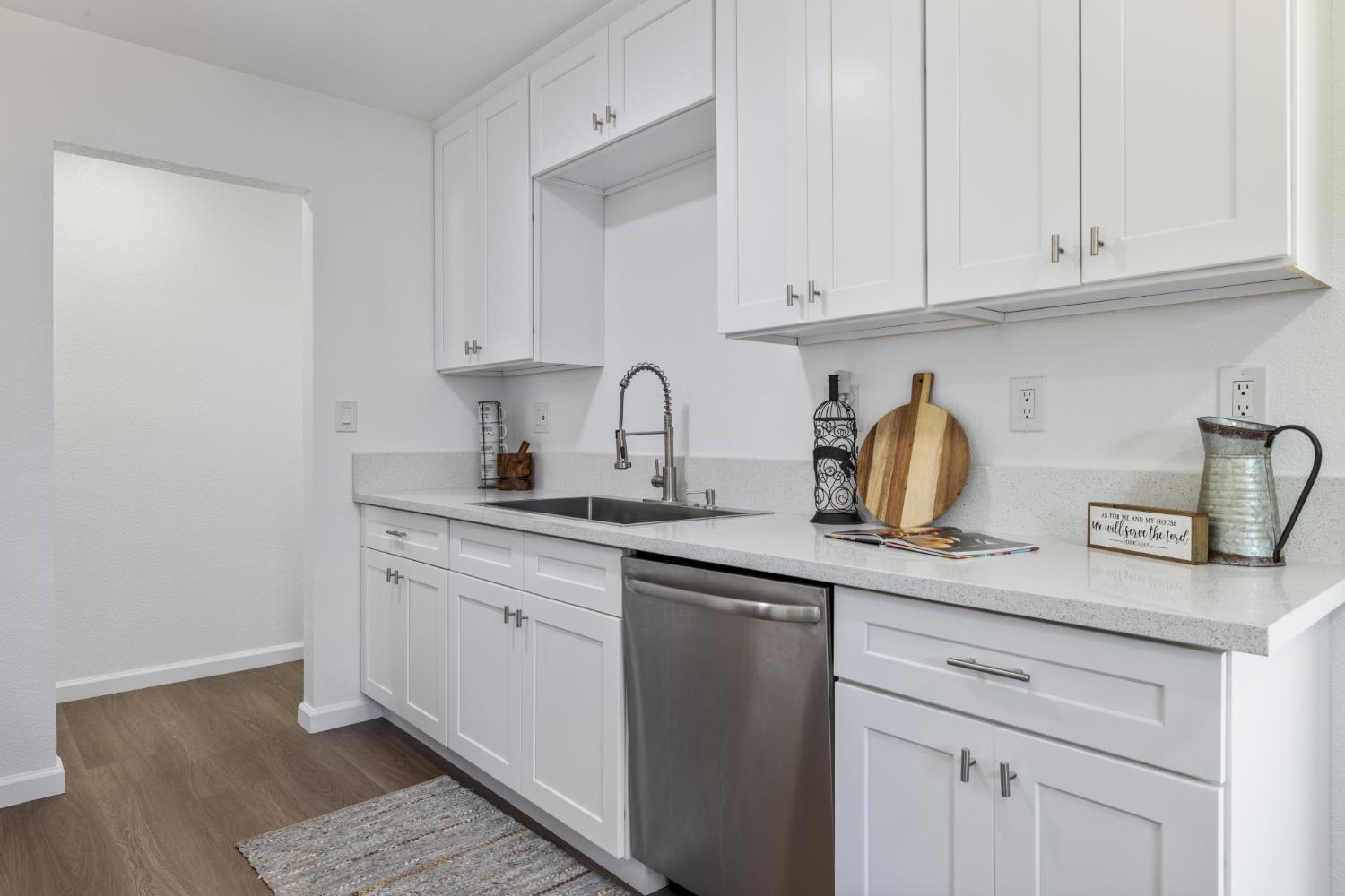 1744 Darwin Ct, Ceres, CA 95307