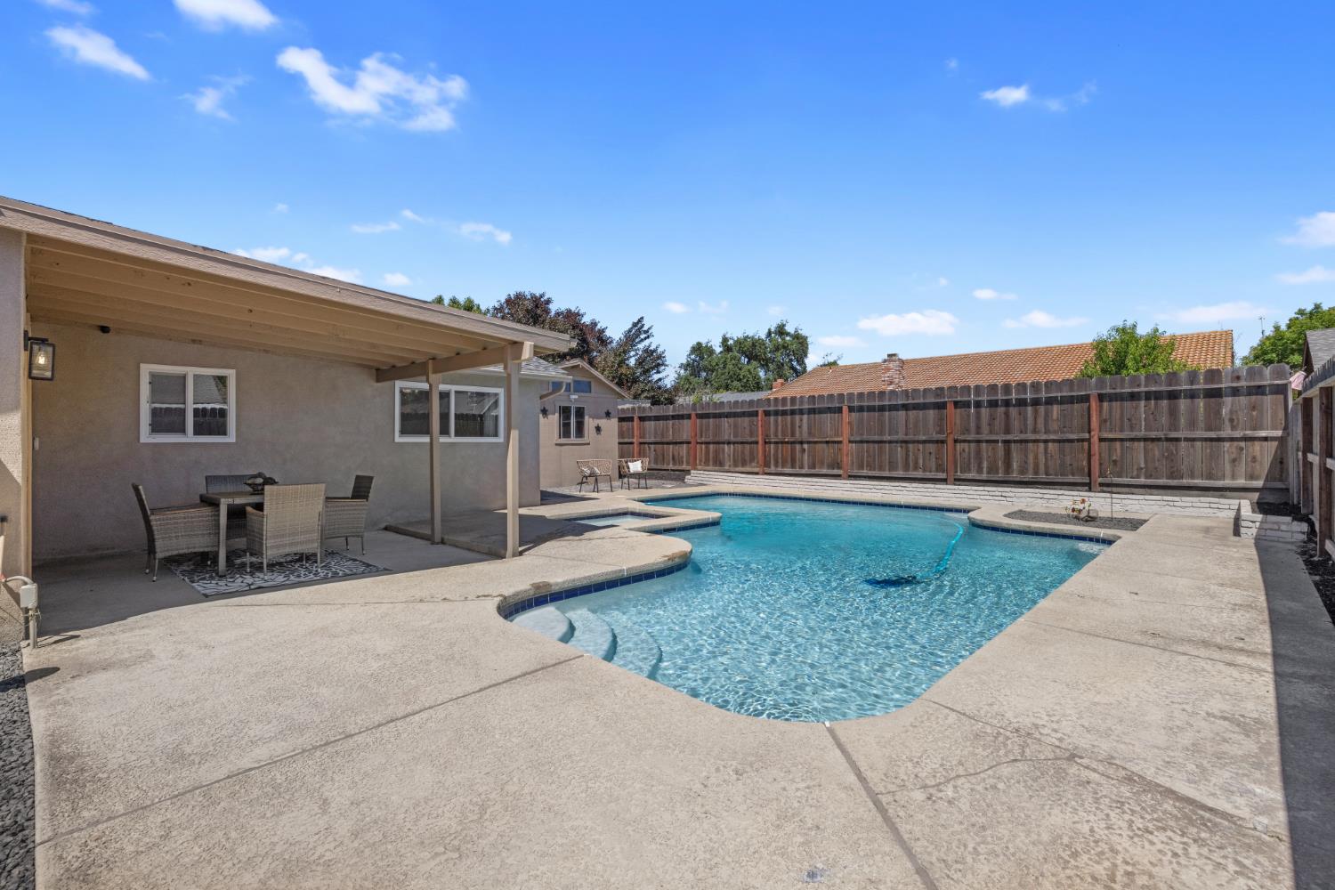1744 Darwin Ct, Ceres, CA 95307